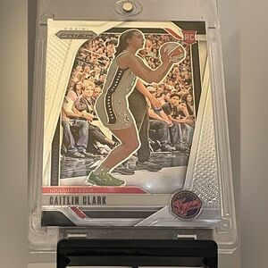 CAITLIN CLARK 2024 PANINI PRIZM ROOKIE CARD